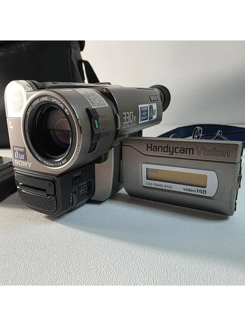 Sony CCD-TRV43 Hi8 Handycam Camcorder 330x Zoom SteadyShot w/ Night Vision